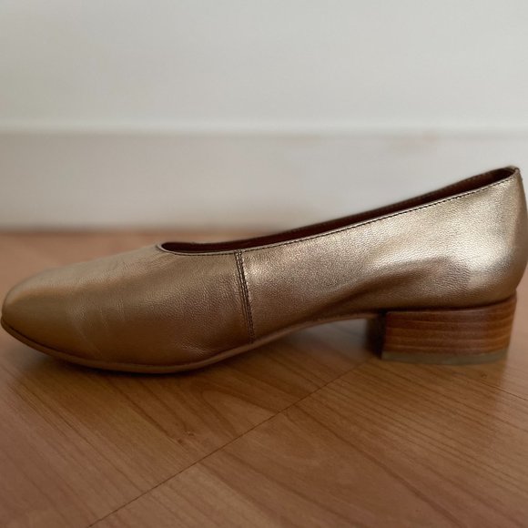 Gorgeous Jeffrey Campbell gold heels - Picture 8 of 13